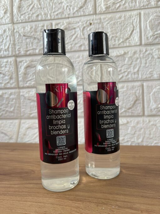Shampoo antibacterial para brochas y esponjas