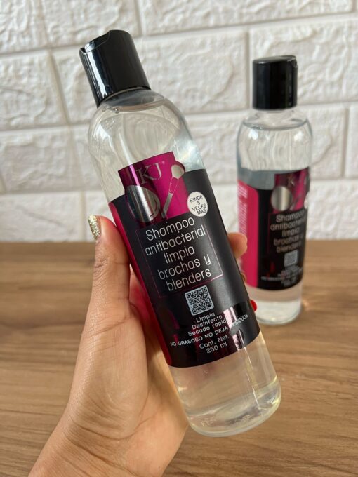 Shampoo antibacterial para brochas y esponjas - Imagen 2
